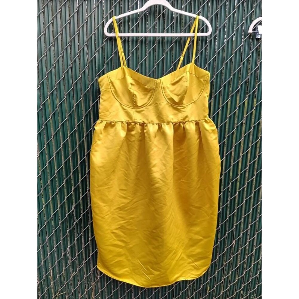 Future Collective Women's Yellow Satin Sweetheart Neckline Midi Dress Size 1X